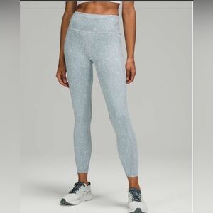 Fast and Free Tight 25” Color: City Grit White Blue Fog Size: 10